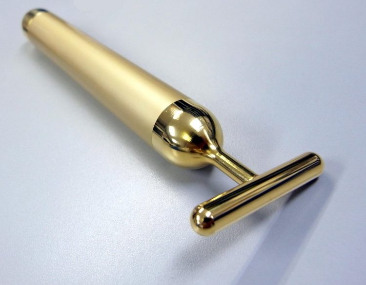 Month with gold facial massager from DermoFuture